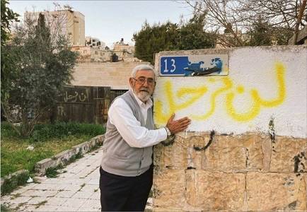 مستوطنون ومسؤولون صهاينة يقتحمون حيّ الشيخ جراح في القدس