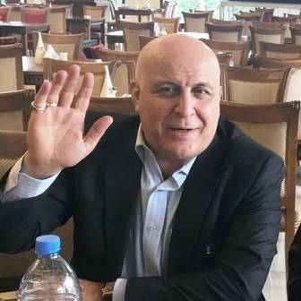 بين فيينَّا وبعبدا خيط رفيع نكادُ إن نراه.