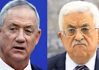 عابر على آلام الفلسطينيين...عباس في زيارة وزير دفاع الاحتلال...تبادل للهدايا وغض البصر عن جرائم الكيان