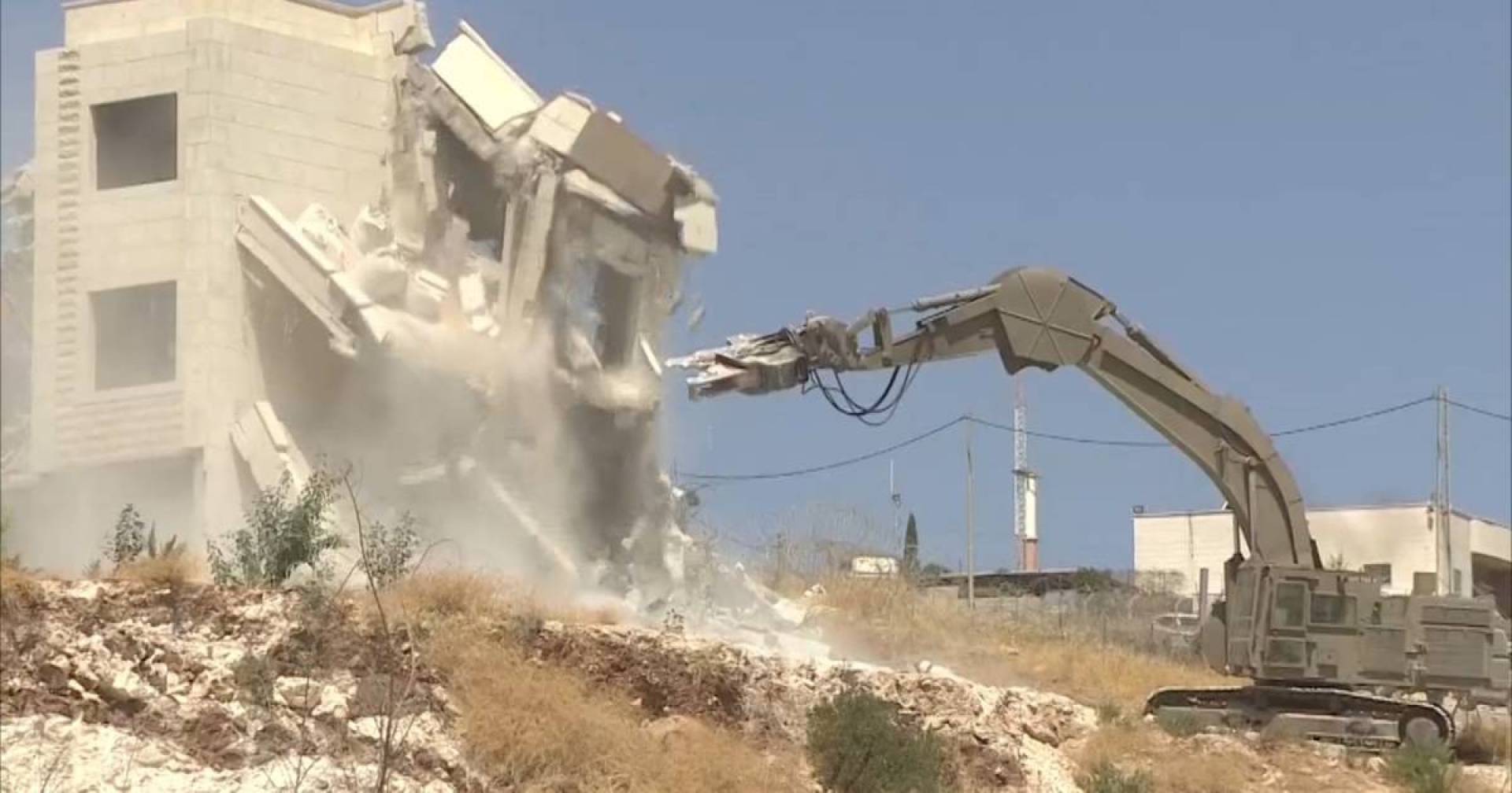 في القدس .. ثلج وعَلم وقمع وتنكيل و