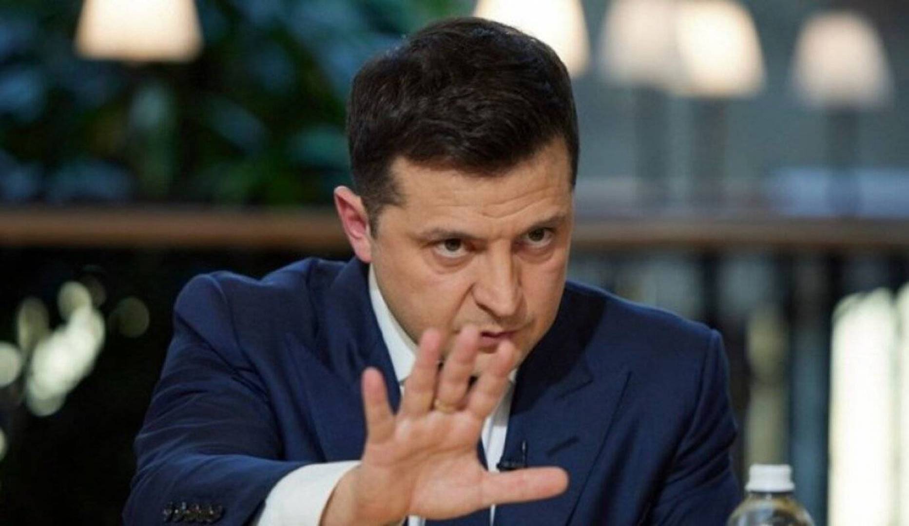 زيلينسكي يرد على عرض أميركي..أحتاج إلى ذخيرة وليس رحلة