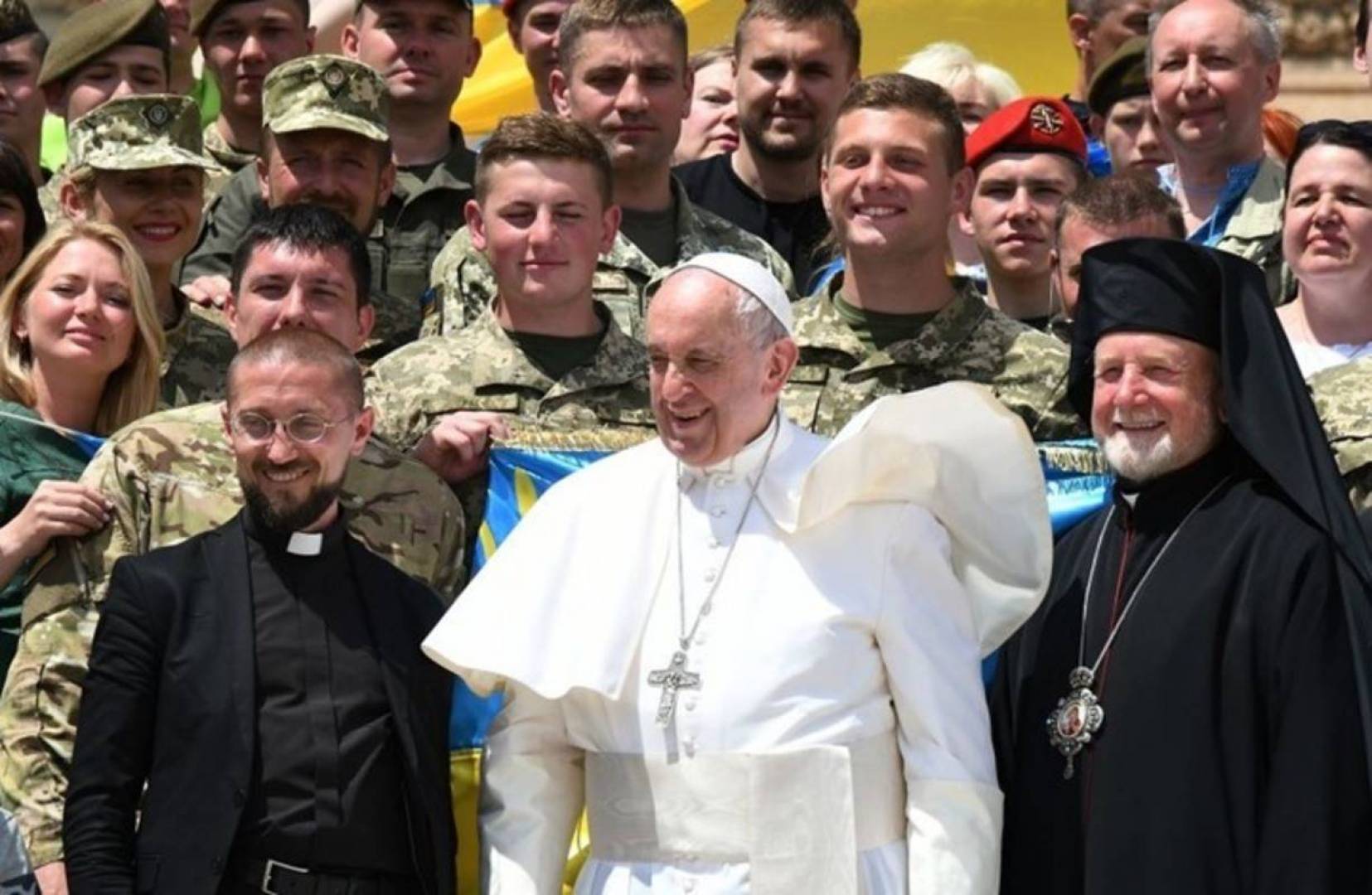 البابا يدخل على خط الحرب بأوكرانيا ويغرد بالروسية