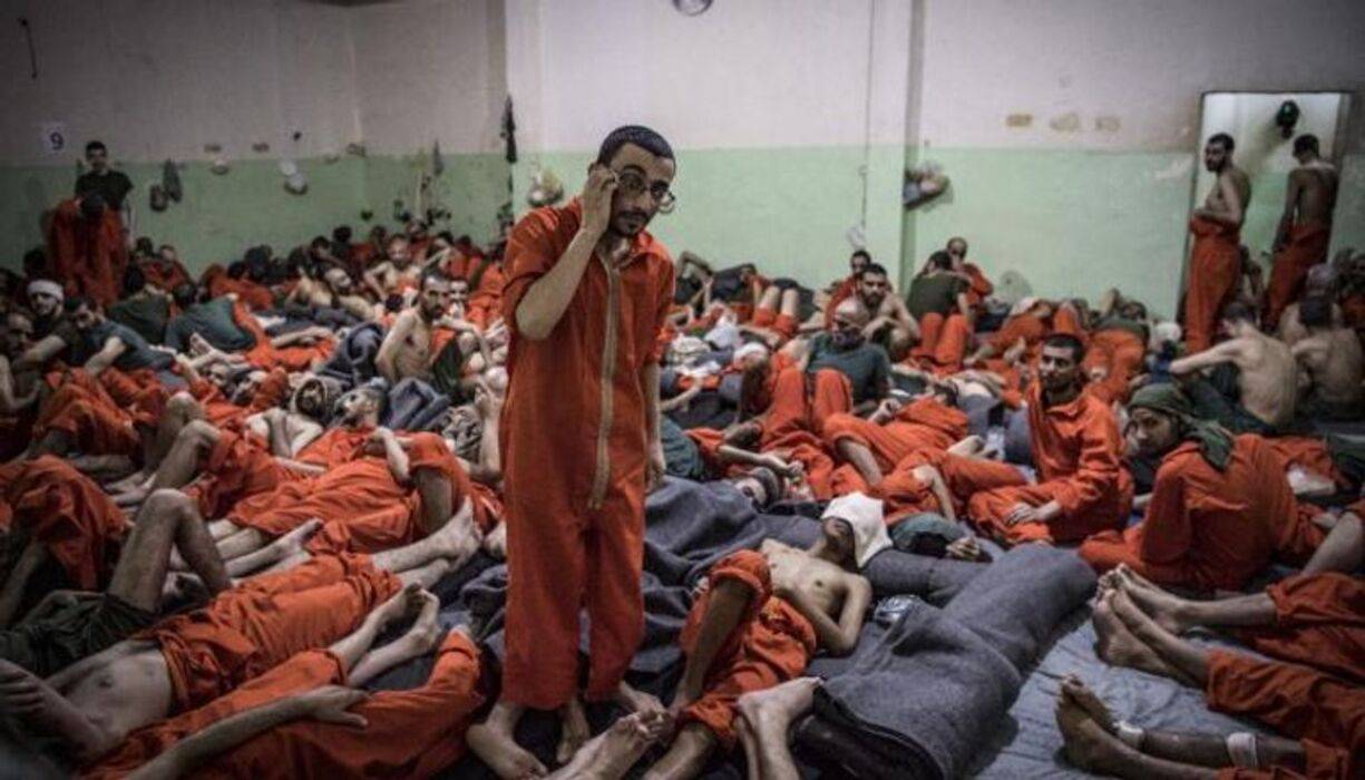 بحسب المرصد السوري...سجناء 