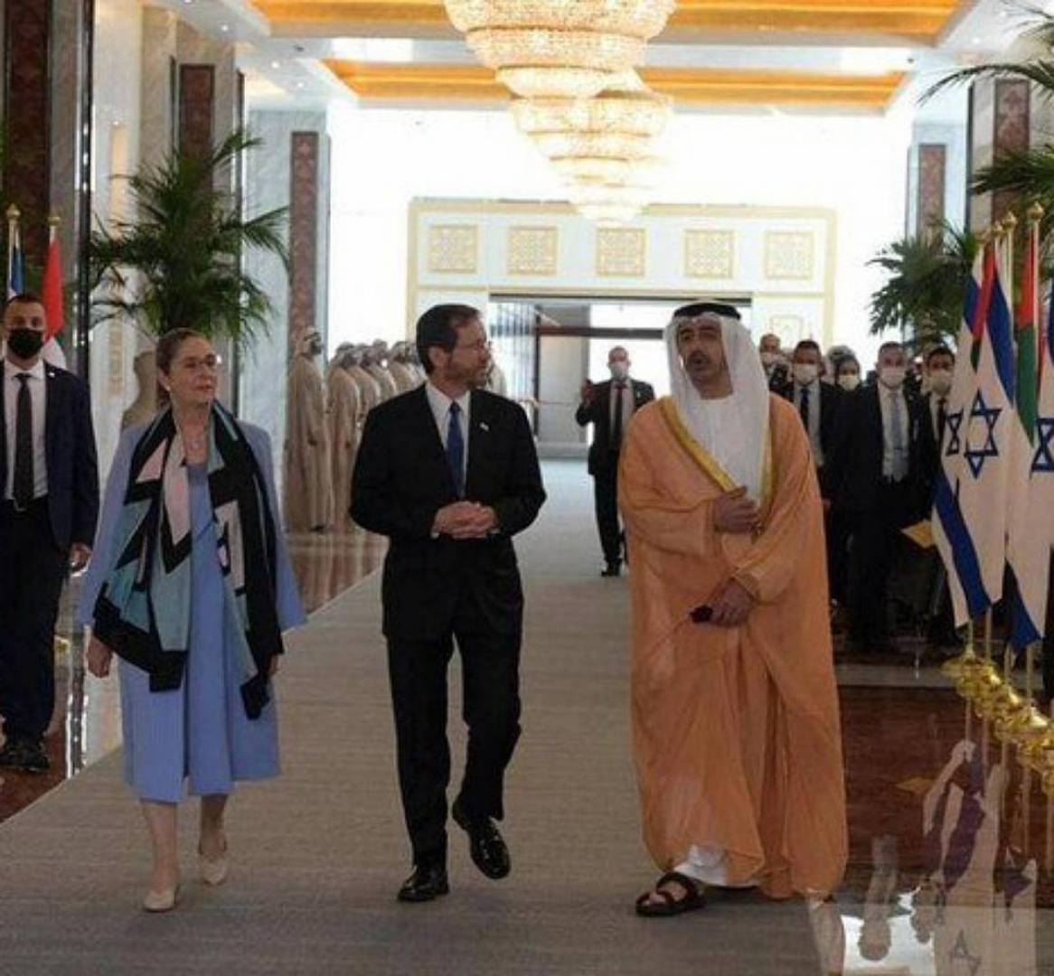 عبر الأجواء السعودية...رئيس كيان العدو الاسرائيلي يحط في الامارات.