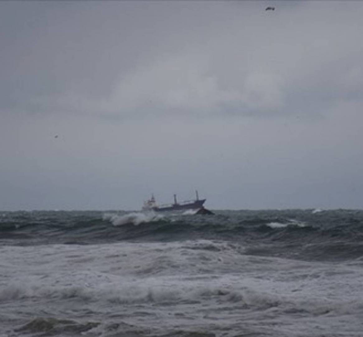 غرق سفينة إماراتية قرب ميناء إيراني