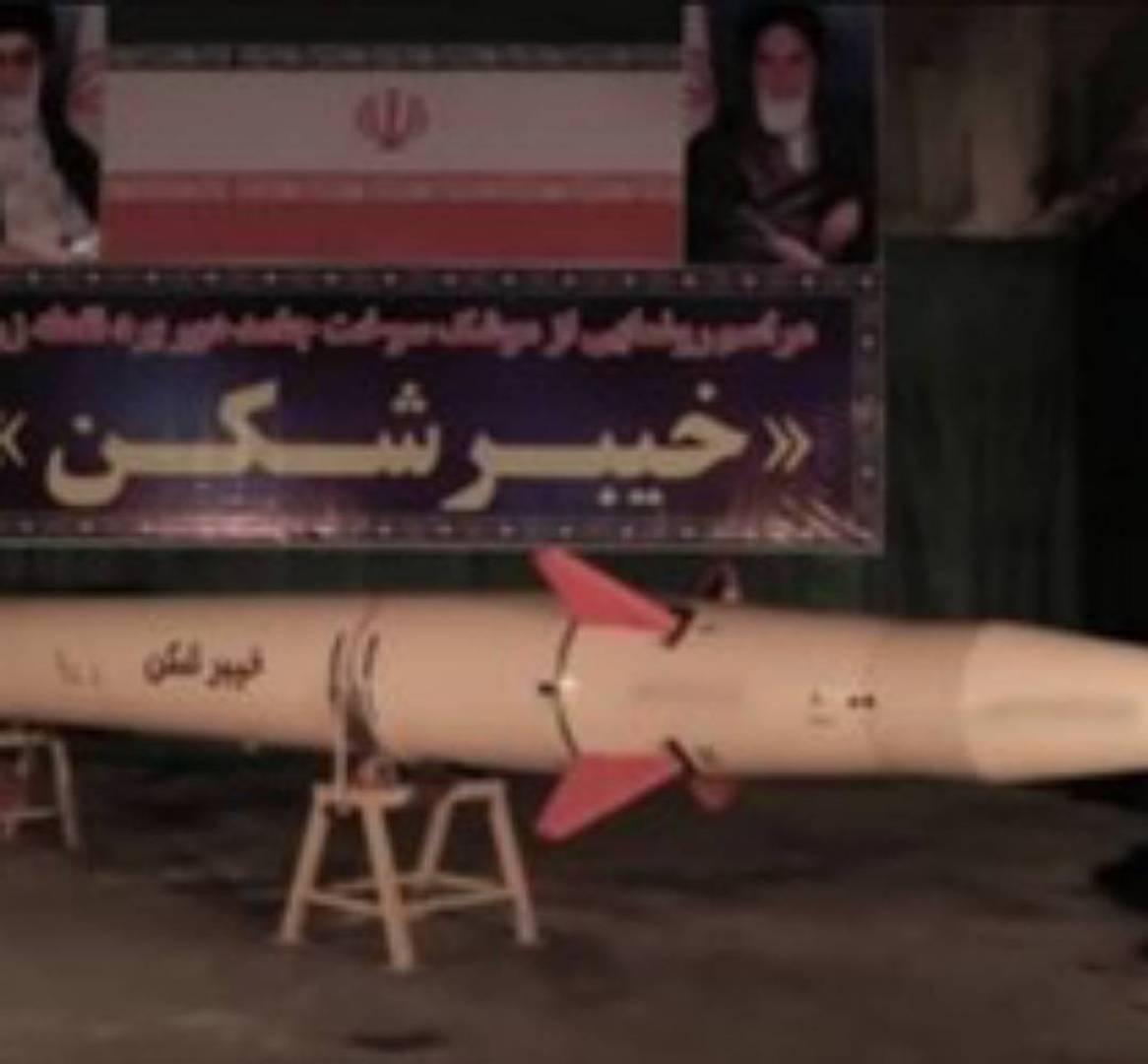 إيران تزيح الستار عن الصاروخ الاستراتيجي 