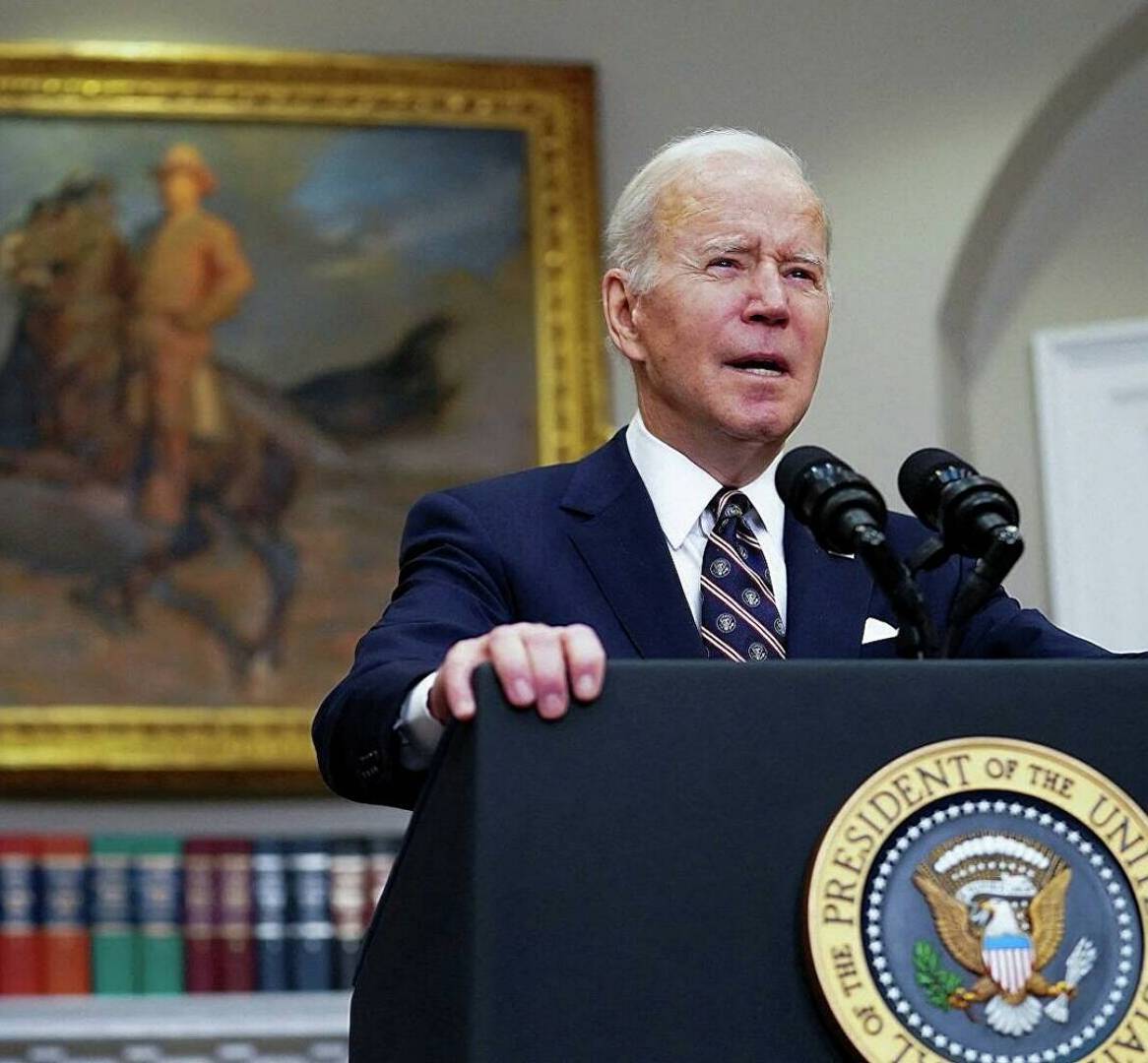 أول تعليق من بايدن على العملية العسكرية الروسية في أوكرانيا