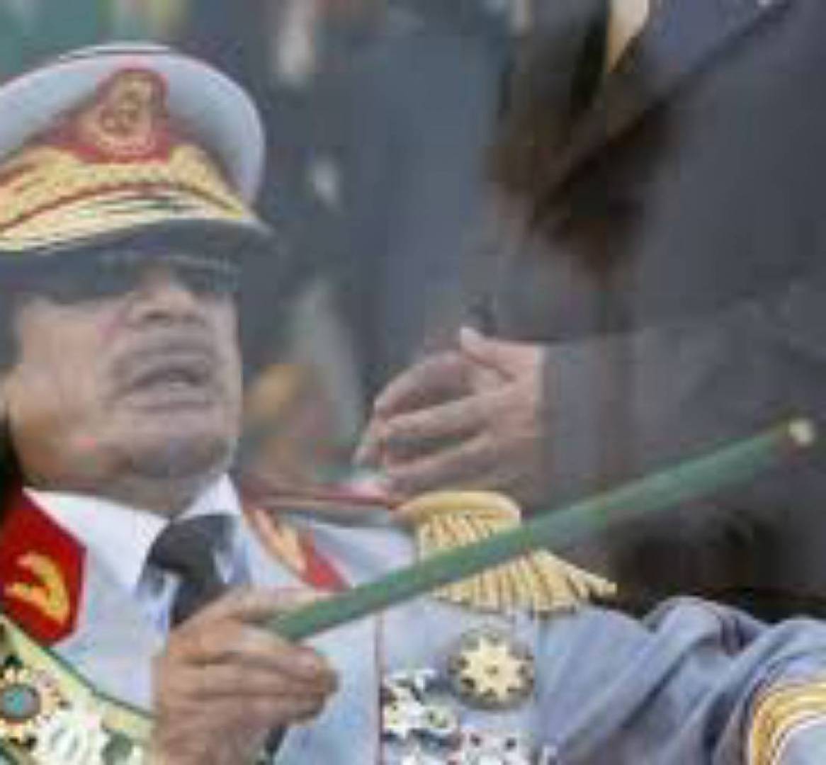 القذافي لم يمت...حارسة سابقة تؤكد أنه على قيد الحياة