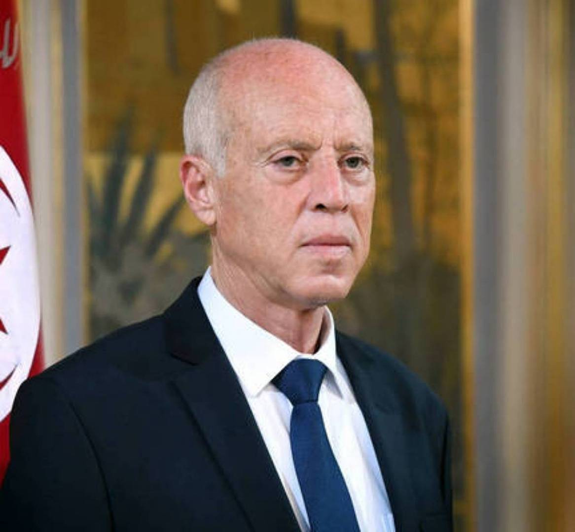 اعتبره من الماضي... الرئيس التونسي يحل المجلس الأعلى للقضاء