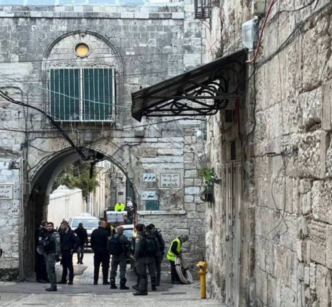 شهيد فلسطيني بعد تنفيذه عملية طعن أصابت شرطيين صهيونيين قرب المسجد الأقصى