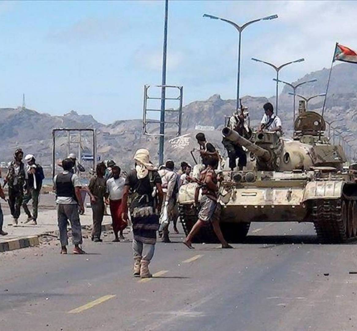 ضباط اسرائيليون يحطون جنوب اليمن...ماذا يحاك هناك