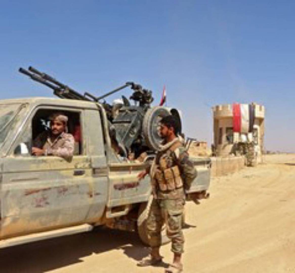 الإعلام الحربي اليمني يعرض مشاهد تحرير معسكر طيبة في الجوف