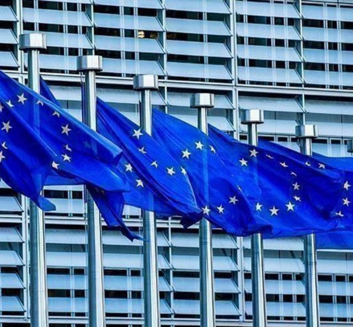 الاتحاد الأوروبي يفرض تغيير المناهج الدراسية في الضفة الغربية 