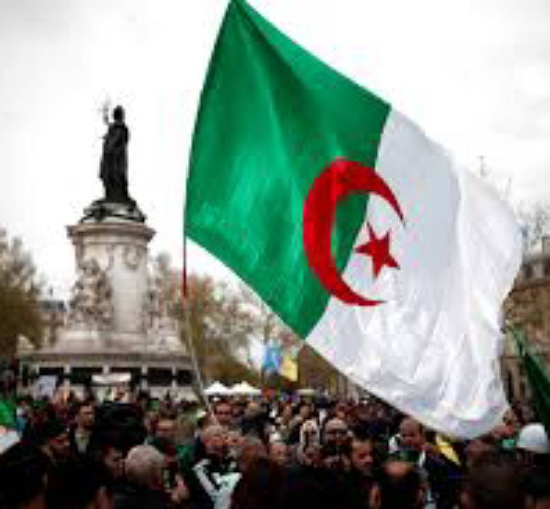 وزير الخارجية الجزائري ينفي تأجيل القمة العربية ويوضح موعد انعقادها في بلاده