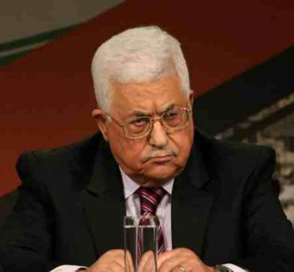 الرئيس عباس يواصل سحب جوزات السفر الدبلوماسية من معارضيه