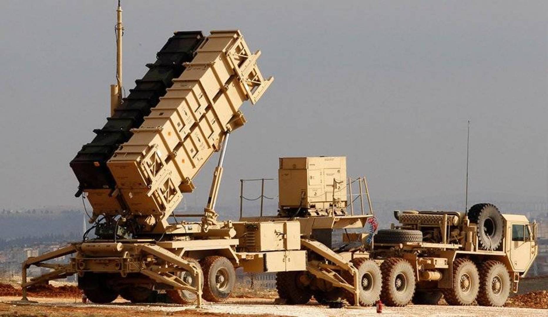 “وول ستريت جورنال” الأمريكية, واشنطن أرسلت عددا كبيرًا من بطاريات أنظمة الدفاع الجوية “باتريوت” إلى السعودية