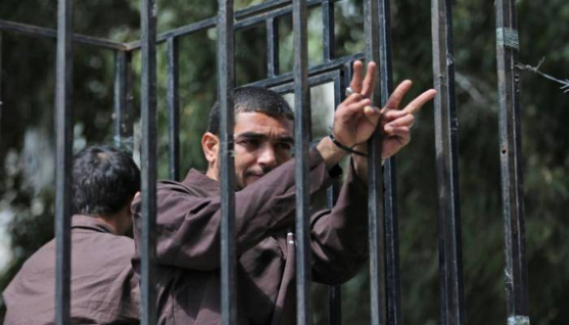 في يوم التضامن مع الأسير الفلسطيني، وواجباتنا تجاه اسرانا\ طارق ناصر.