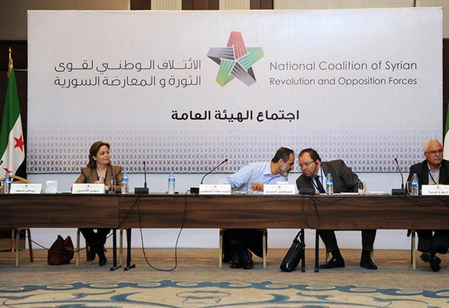 الائتلاف السوري المعارض يقيل عدداً من أعضائه