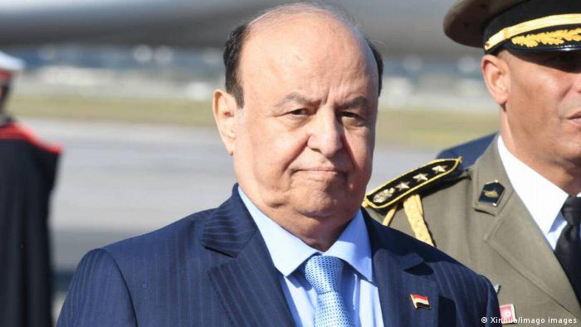 احتجزوه في منزله بالرياض وقيدوا اتصالاته...صحيفة أمريكية: السعودية أجبرت الرئيس اليمني على التنحي