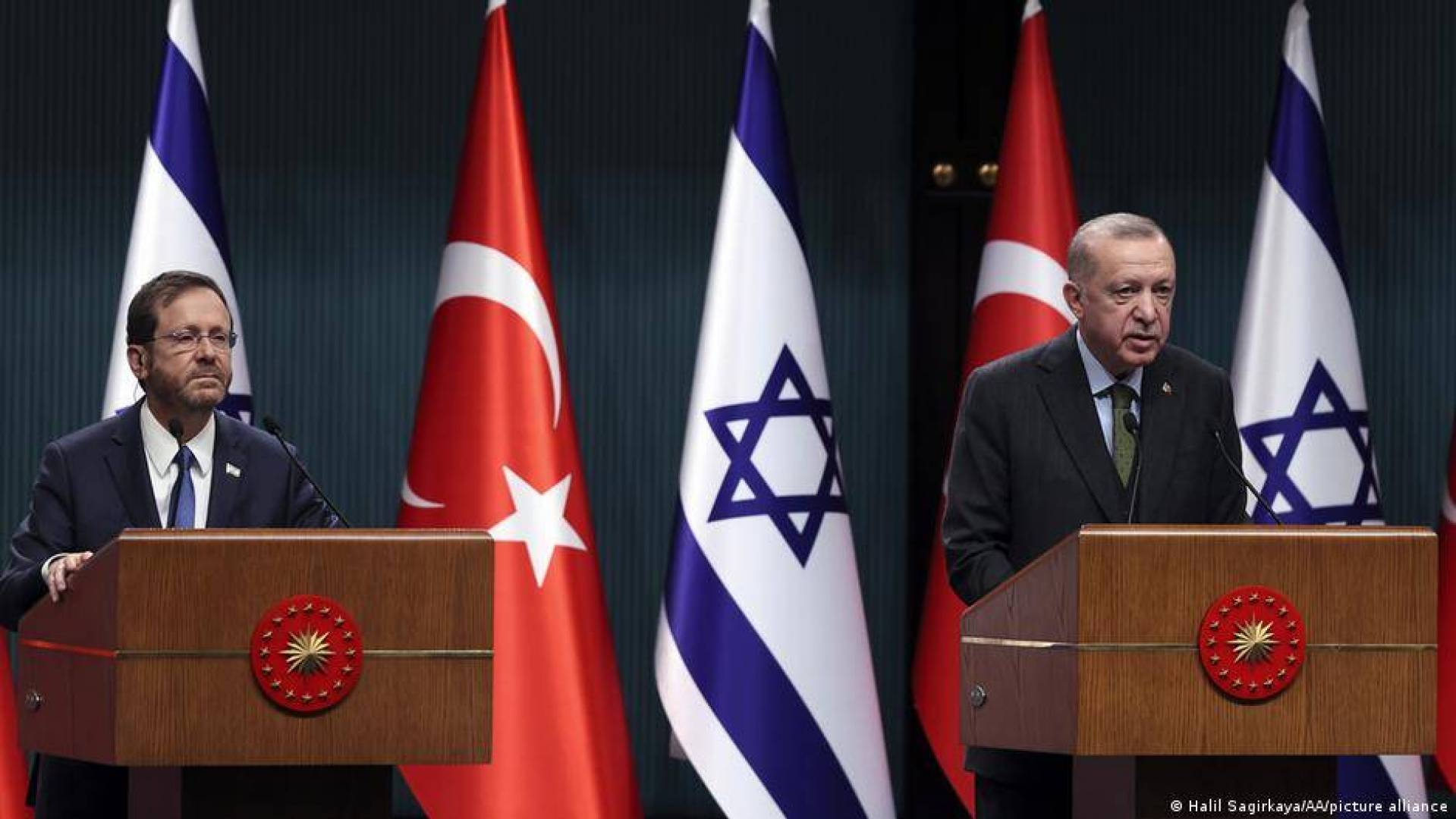 أردوغان يستنكر العمليات المقاومة في فلسطين ويعزي نظيره الصهيوني بقتلى العدو,