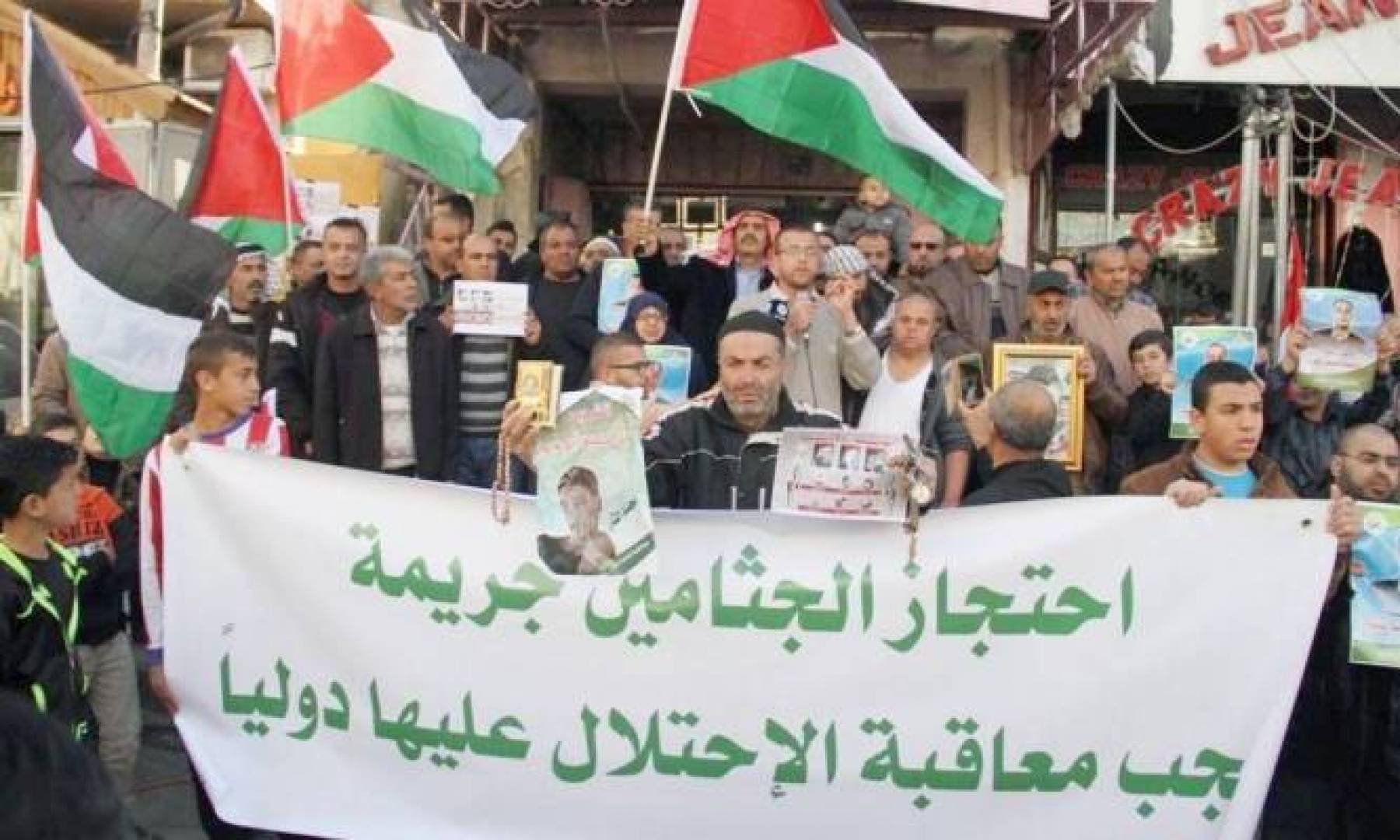 السادية الصهيونية تتلذ بمعاقبة أهالي الشهداء,, إحتجاز جثامين شهداء فلسطين جريمة يعاقب عليها القانون الدولي.