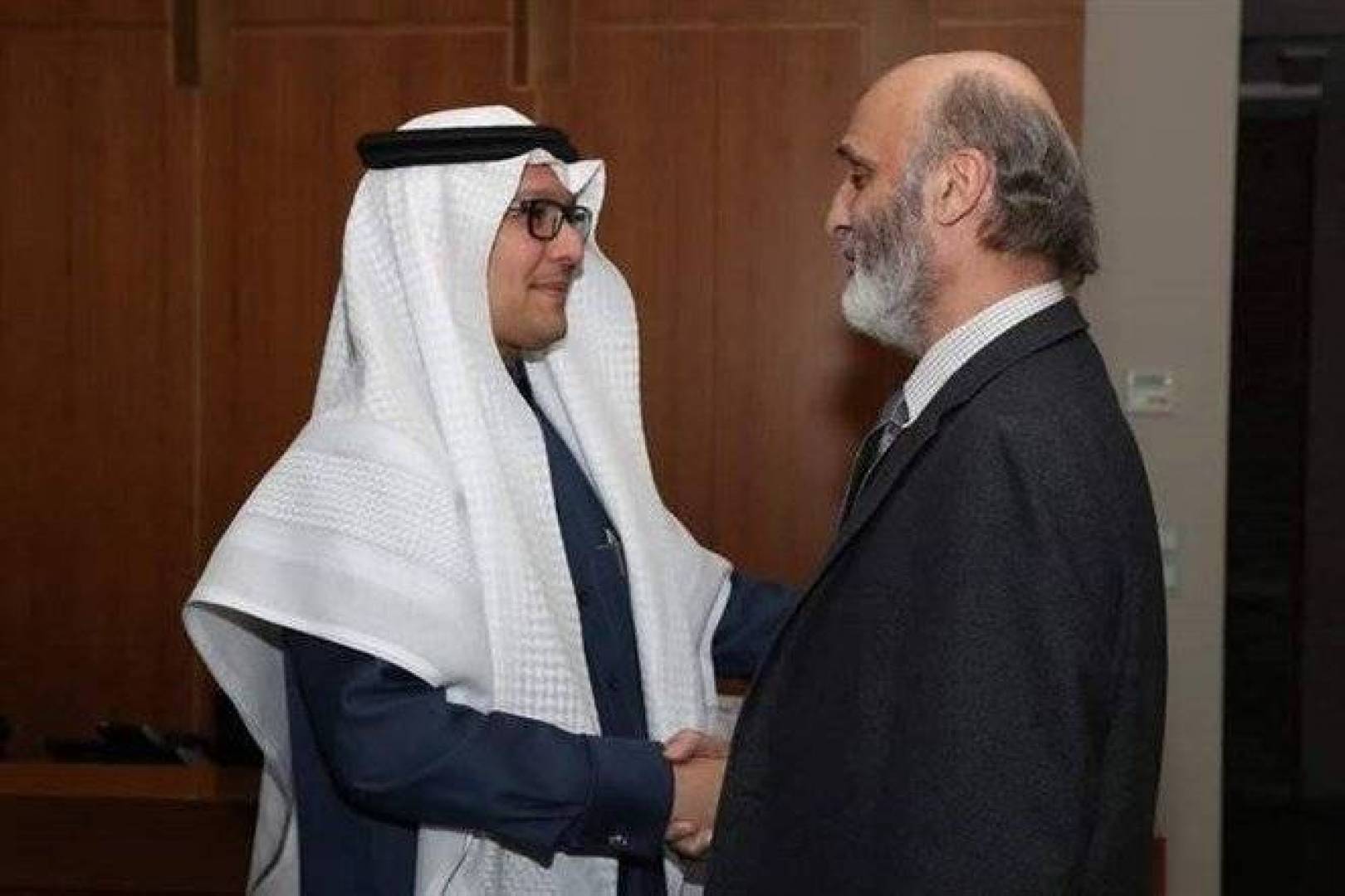 كتب ابن بيروت العربي رسالة إلى البو خاري.. عد من حيث اتيت فعطر عاصتمنا يؤذيه بخارك الكريه .