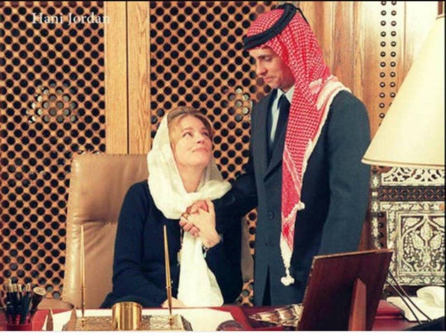 الملكة نور الحسين تعيد نشر تغريدة تتهم ملوكا ودولا بالتآمر للانقلاب على نجلها الأمير حمزة