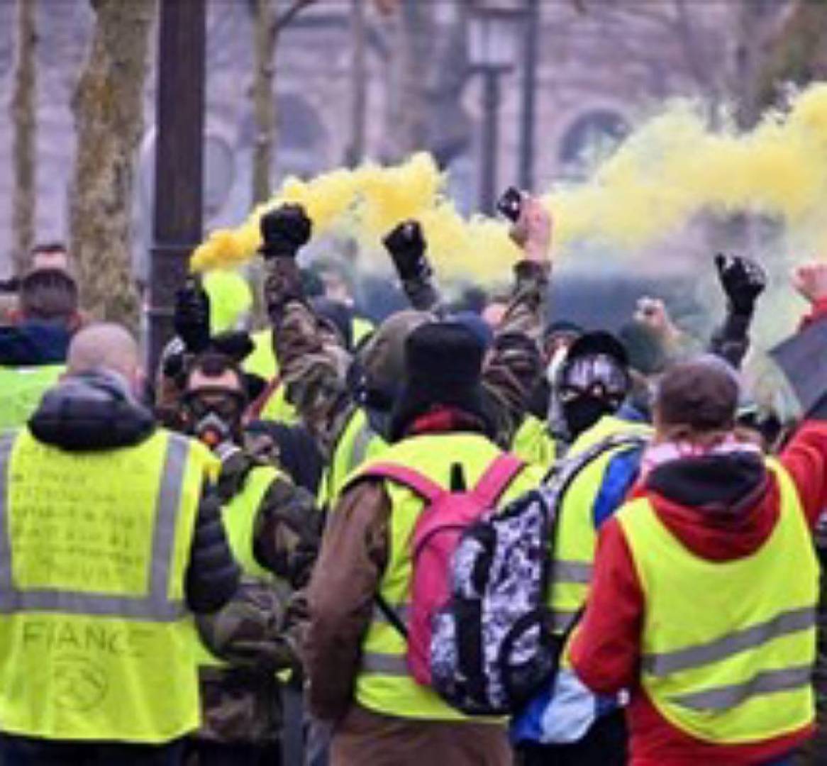 السترات الصفر تتظاهر ضد ماكرون