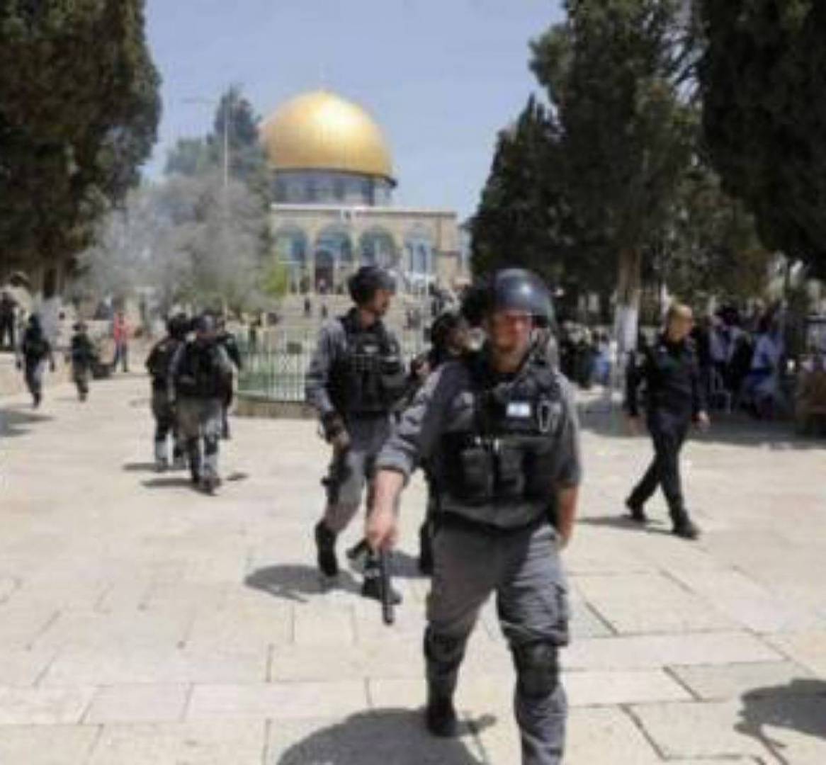 لليوم الرابع على التوالي.. الاحتلال و المستوطنون يقتحمون الأقصى