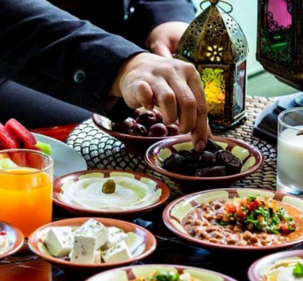 أهم العادات التي ينبغي اتباعها خلال وجبات الإفطار والسحور