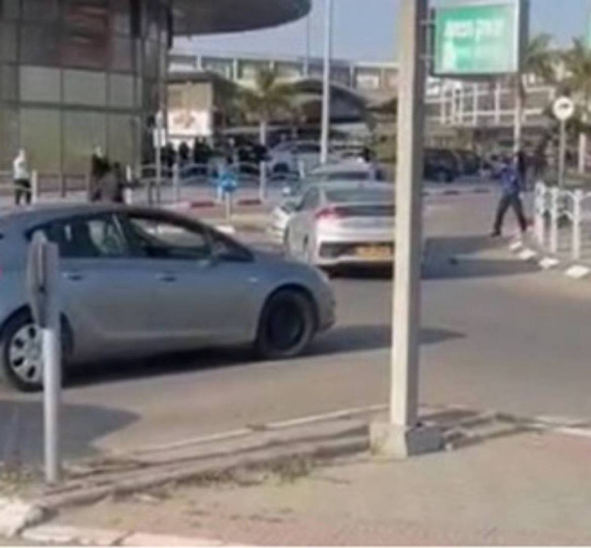 قتلى وإصابات بعملية طعن في بئر السبع واستشهاد المنفذ