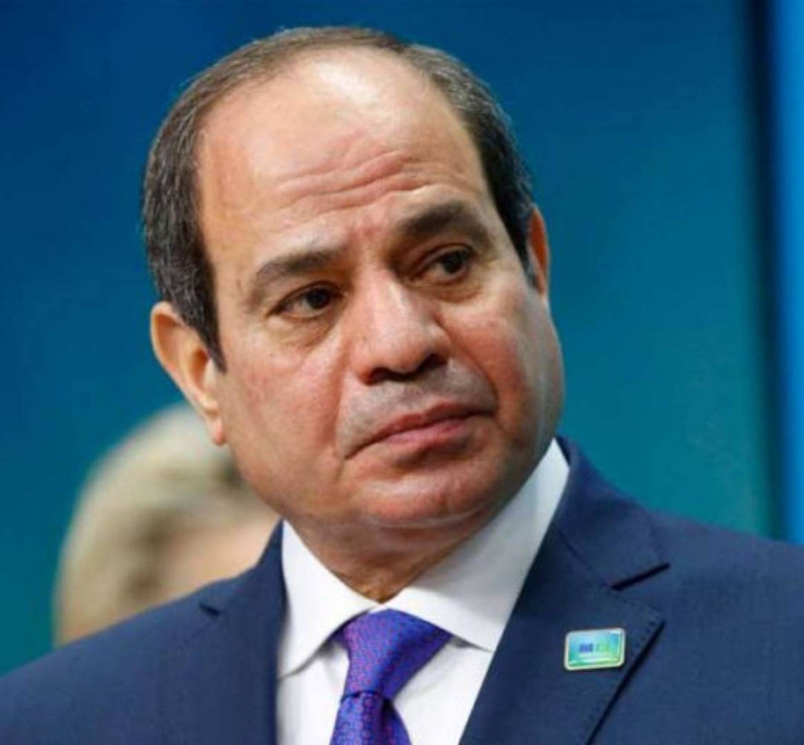 صحيفة فرنسية: السيسي يتصرف كمتسول بشهية فرعونية