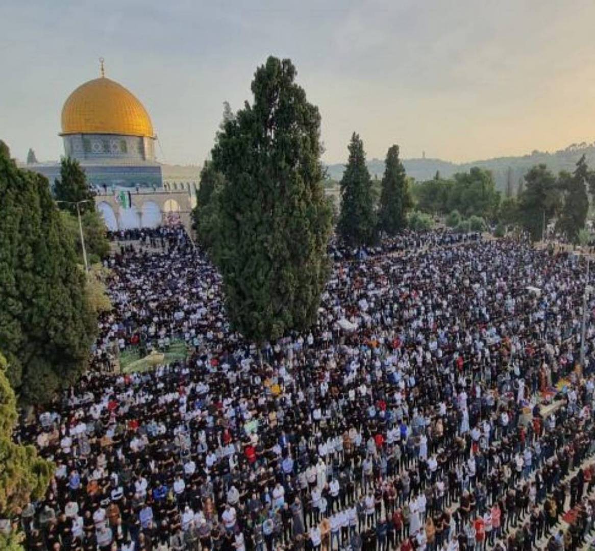 أكثر من 200 ألف مصلٍ أدوا صلاة عيد الفطر في المسجد الأقصى