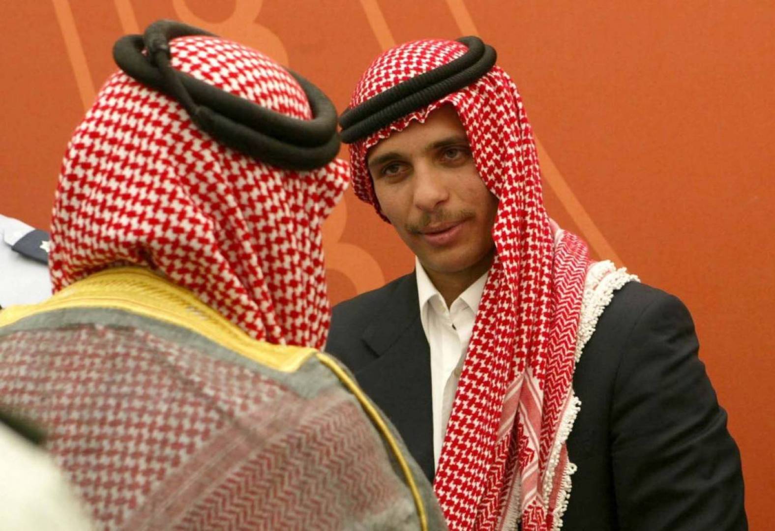 الأمير الأردني حمزة بن الحسين يتخلى عن لقبه...والسبب