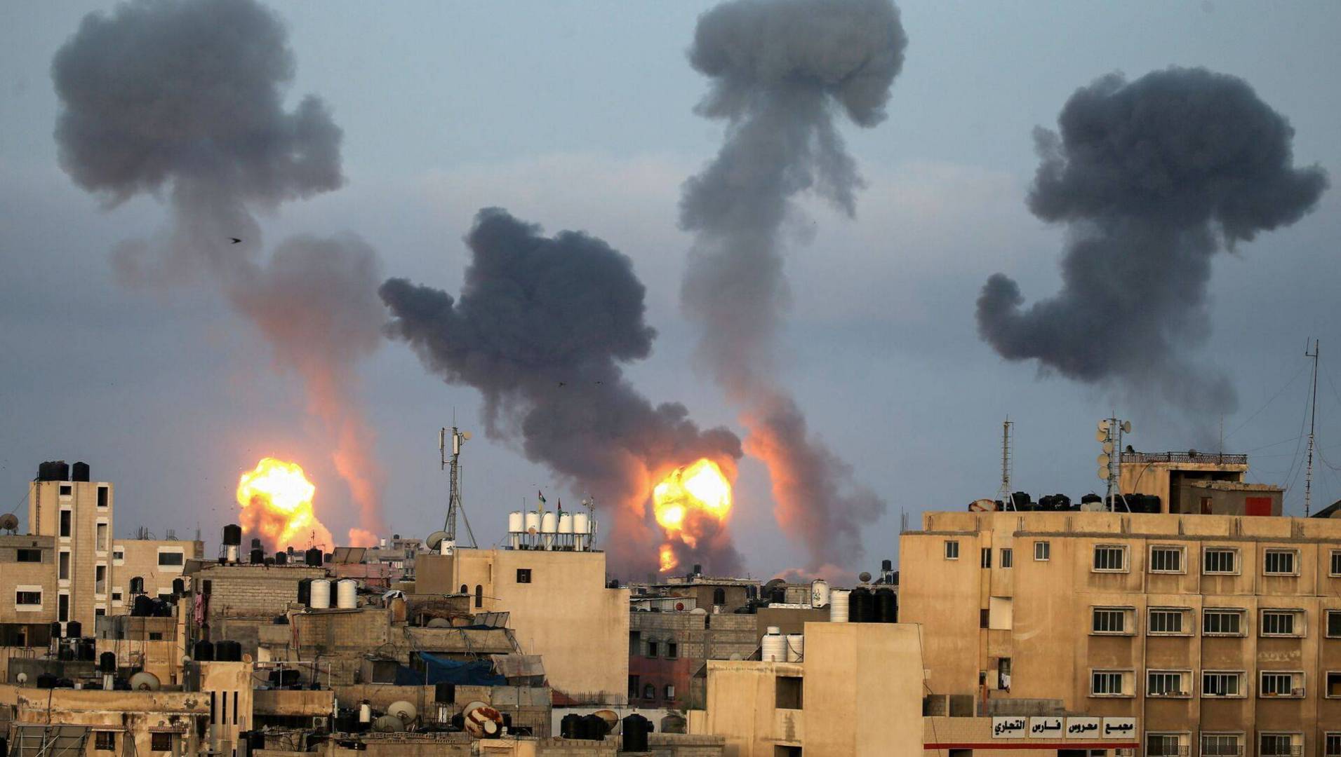 قصف إسرائيلي يستهدف مواقع للمقاومة في قطاع غزة