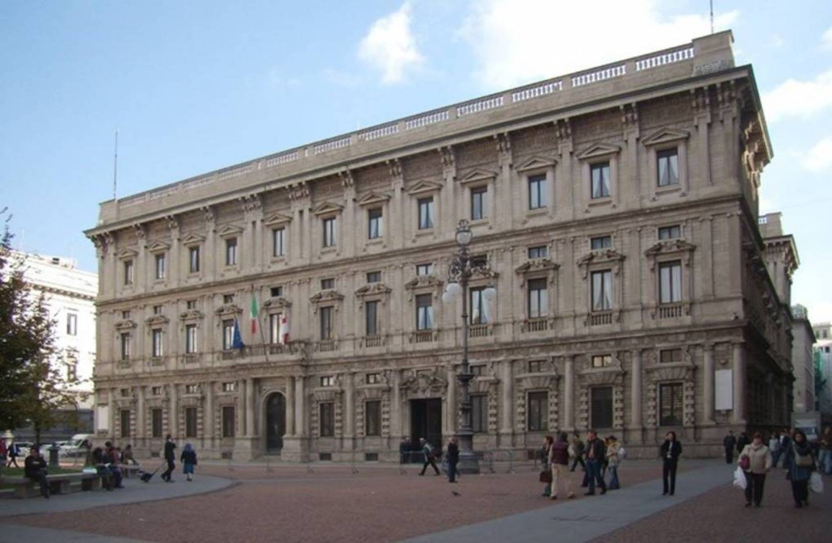 بيل غيتس والوليد بن طلال يتشاركان بشراء قصر تاريخي في روما