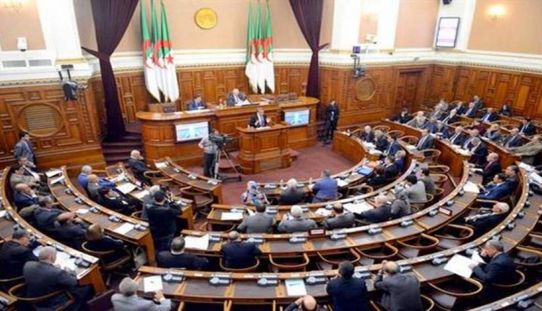 لعمله سابقاً بالجيش الفرنسي... البرلمان الجزائري يسقط عضوية نائب