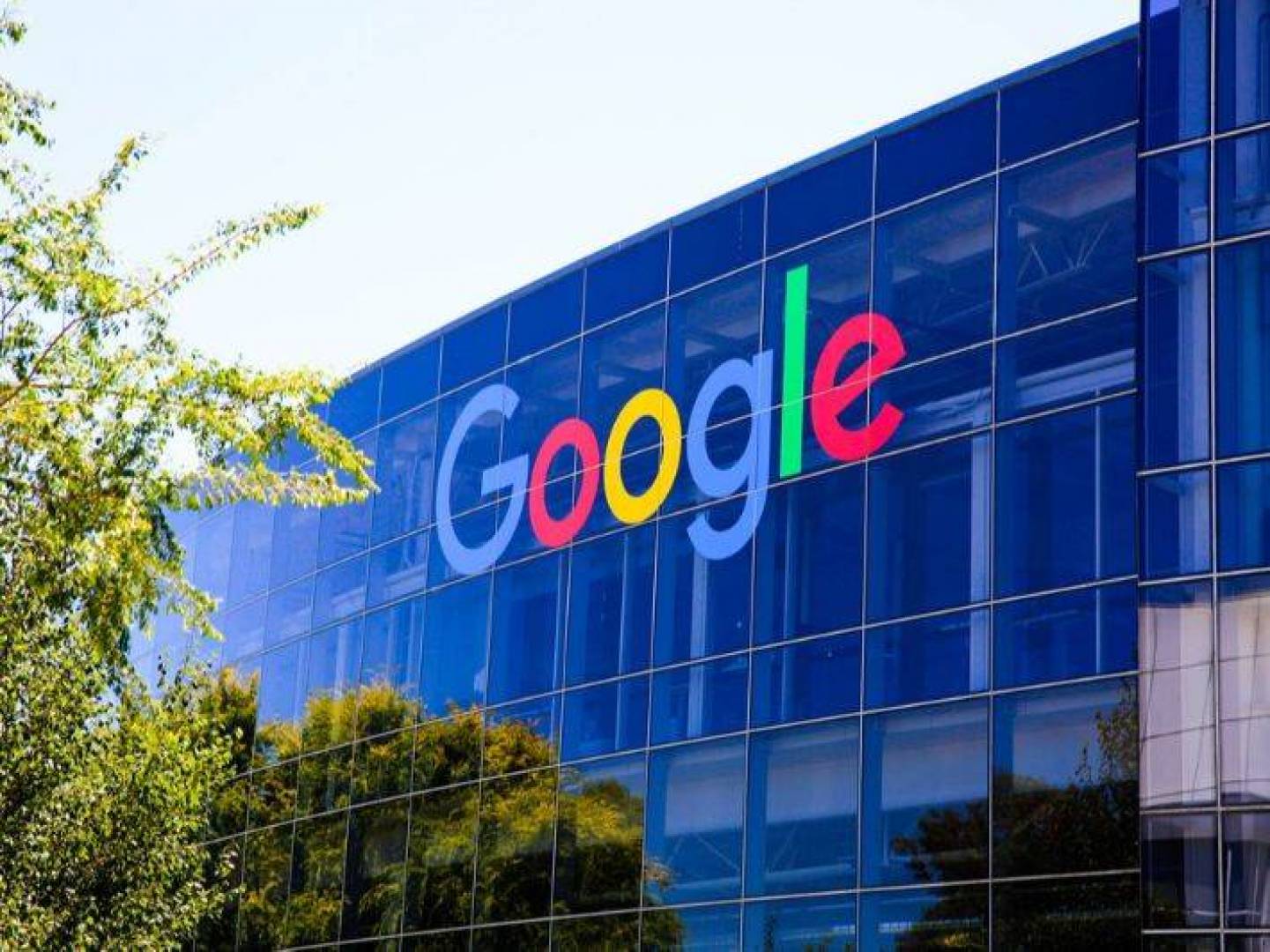 غوغل تحظر 4 تطبيقات شهيرة من متجرها تتسبب في اختلاس أموالك سرا