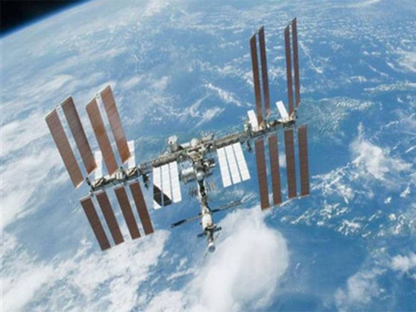 رواد الفضاء الروس يحتفلون بسقوط شرق أوكرانيا وناسا توبخهم