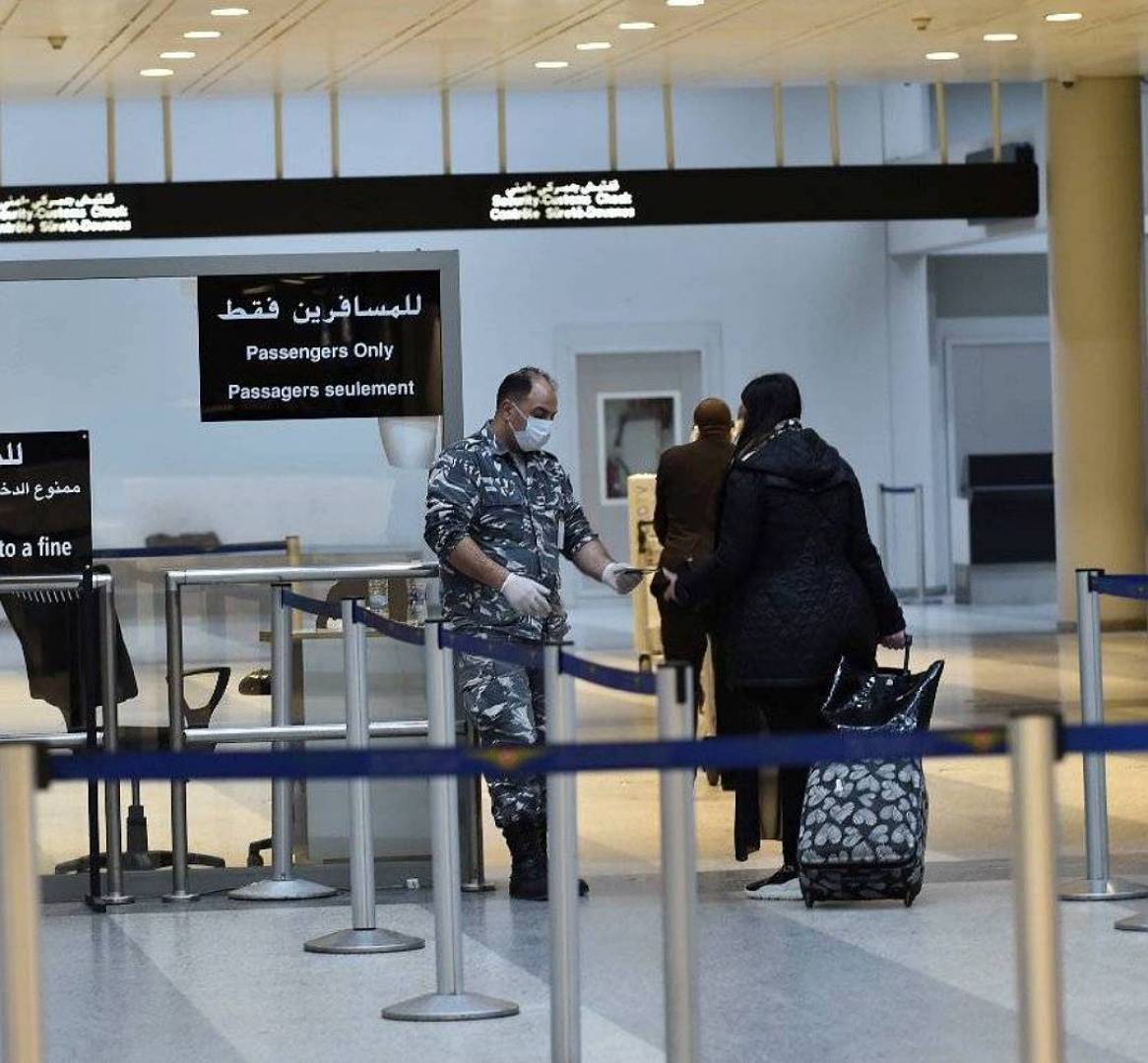 اعتقال رجل أمن سعودي في المطار بحوزته مخدرات