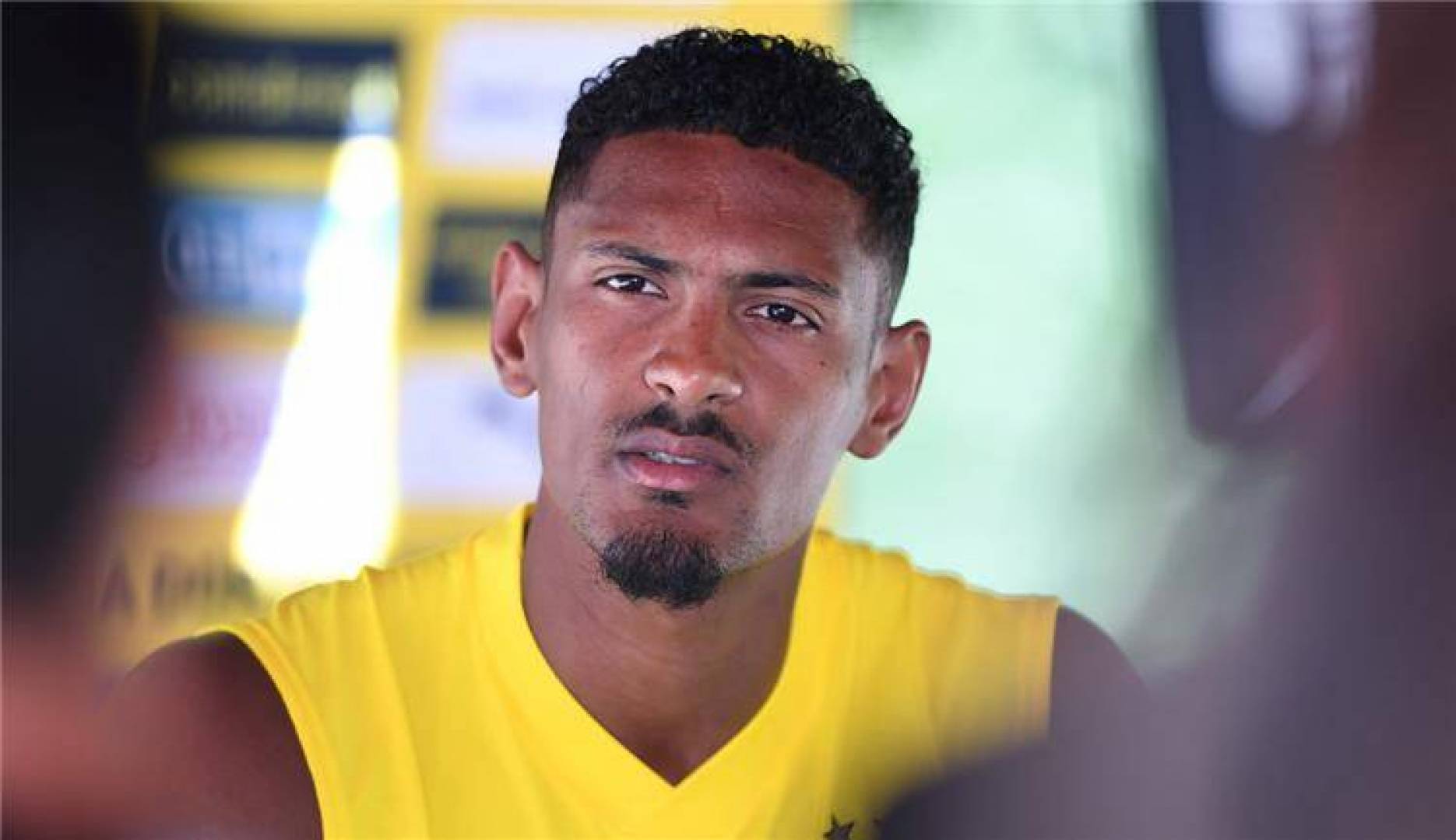 بروسيا دورتموند الألماني يعلن إصابة نجمه سيباستيان هالير بورم سرطاني في الخصية