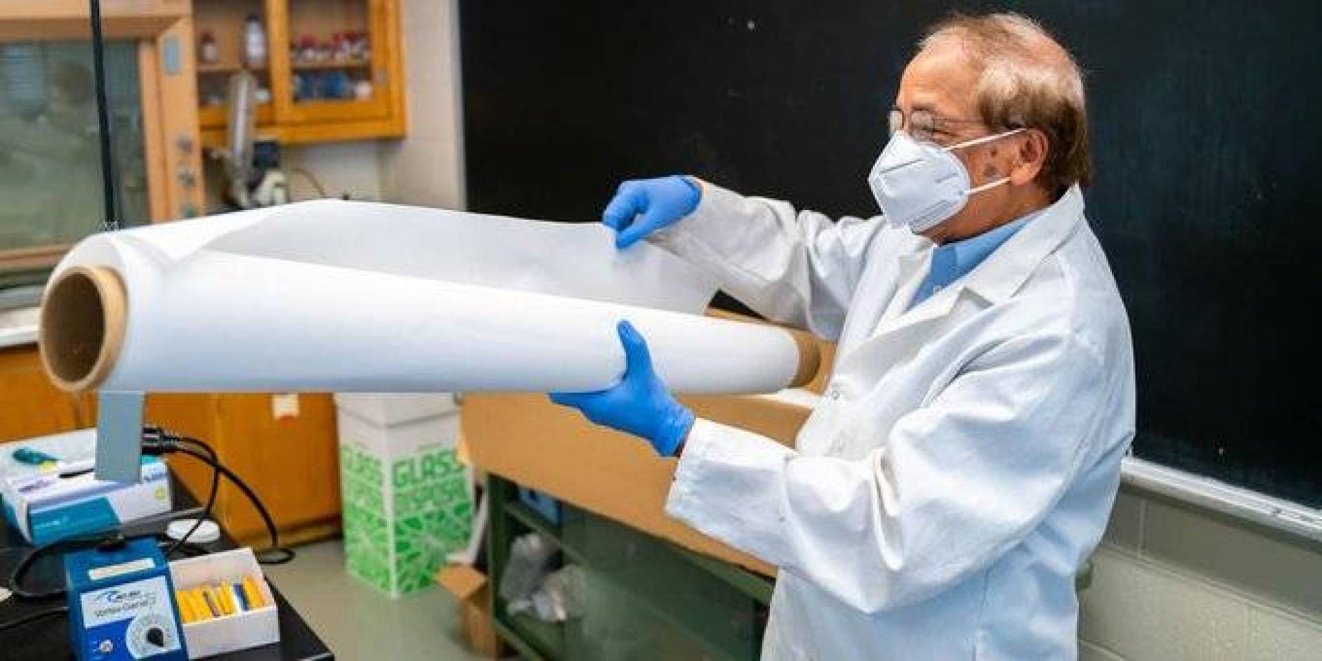 خبراء يصنعون قناع وجه يحوي أنزيمات قادرة على التقاط بروتين 