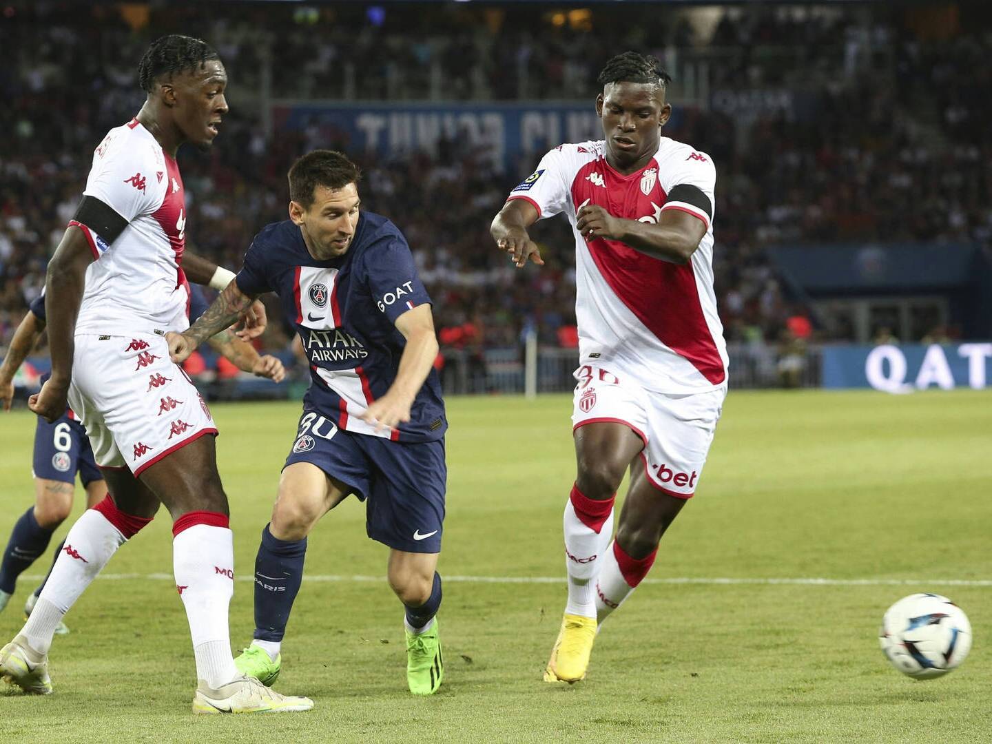 الأسطورة ميسي يتوج بلقب 