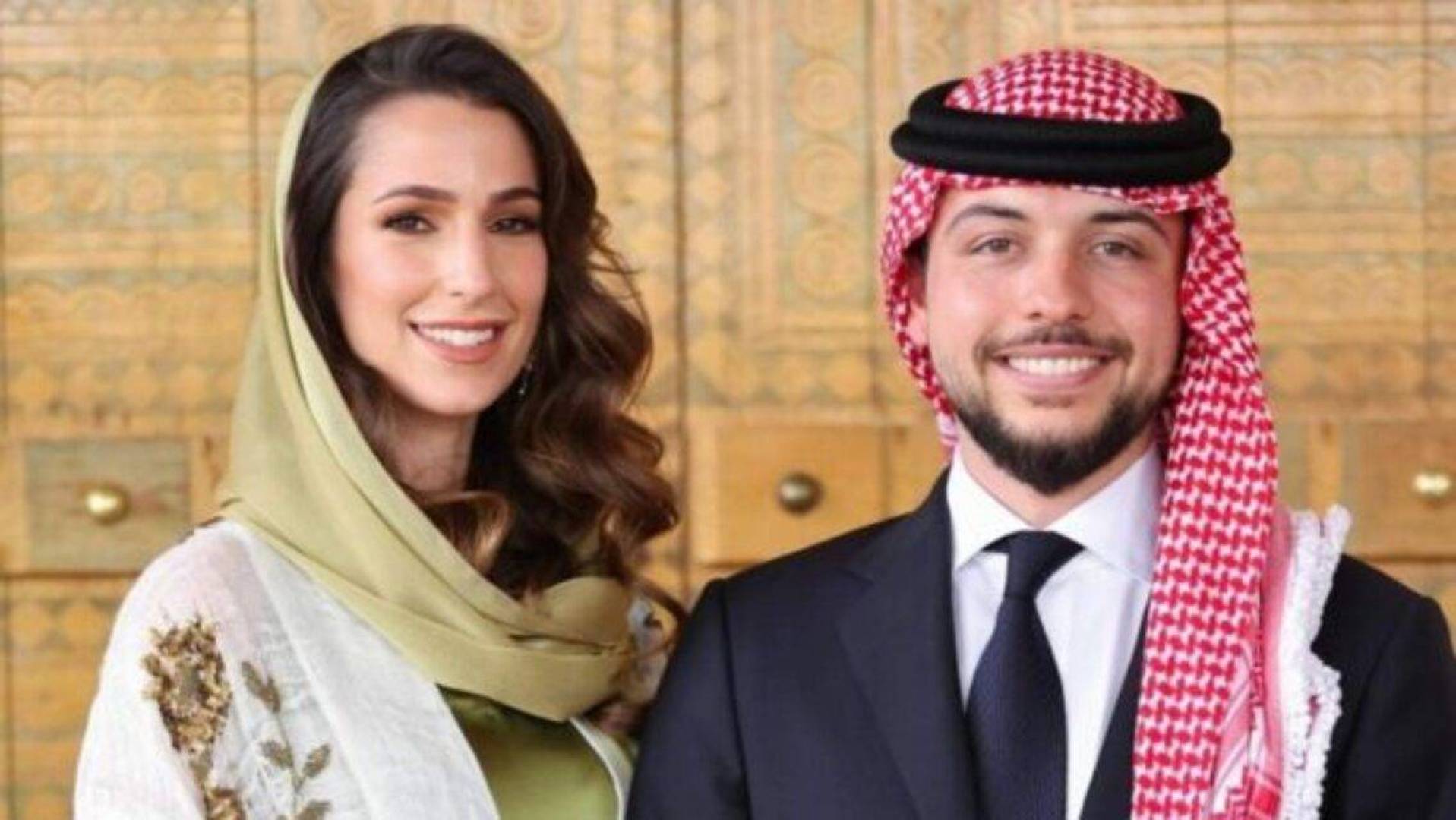 ولي العهد الأردني ينشر صورة جديدة مع خطيبته وهذا ما قاله