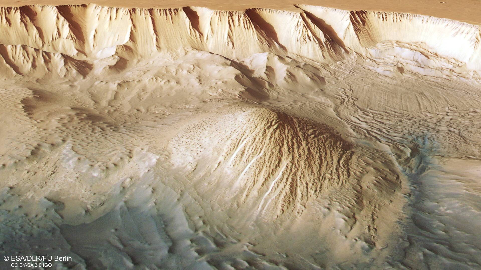 وكالة الفضاء الأوروبية تنشر صور مثيرة لوادي مارينر العملاق على كوكب المريخ