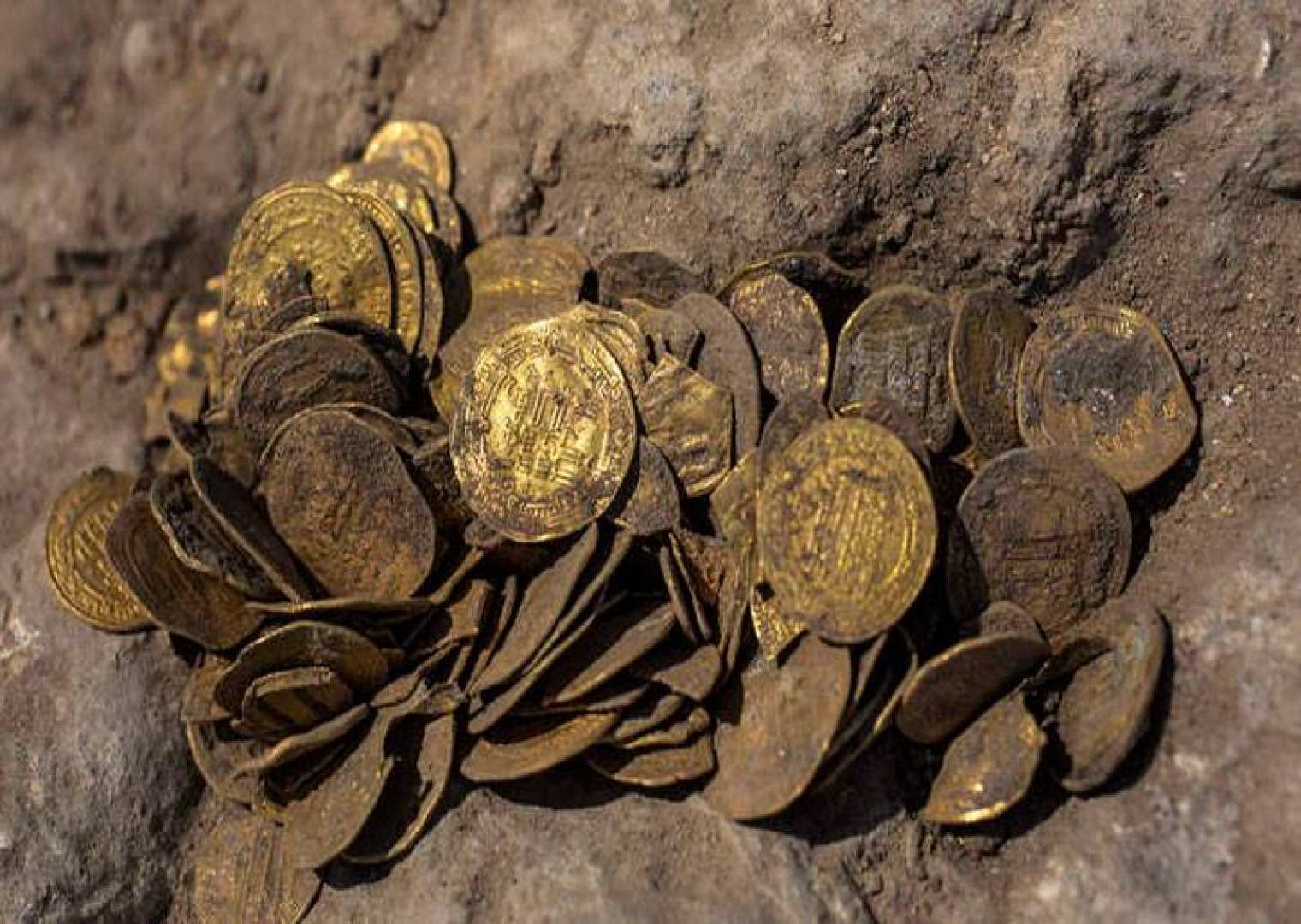العثور عل كنز ثمين من العملات المعدنية في شبه جزيرة تامان الروسية