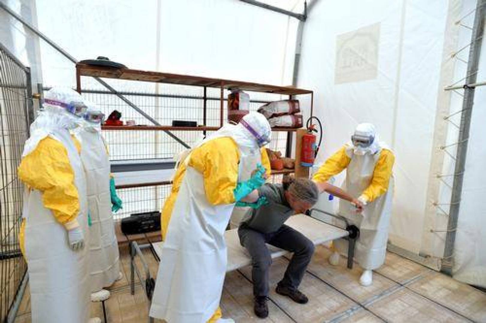نجاح التجارب السريرية على عقارين جديدن لمواجهة فيروس إيبولا
