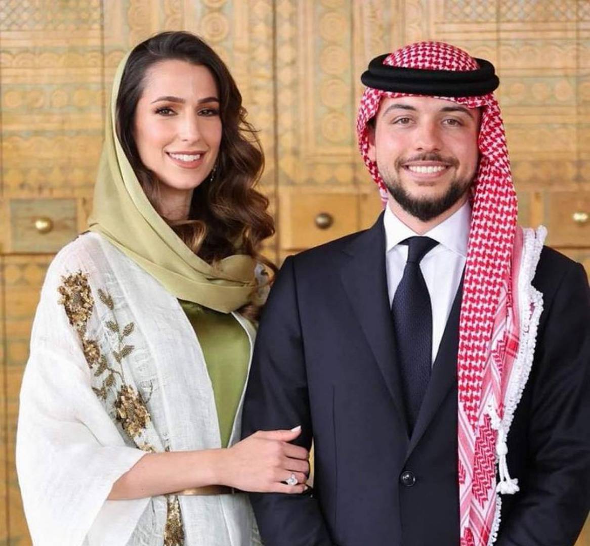 الديوان الملكي يعلن خطوبة ولي العهد...من هي خطيبة الأمير الحسين التي ستصبح ملكة الأردن
