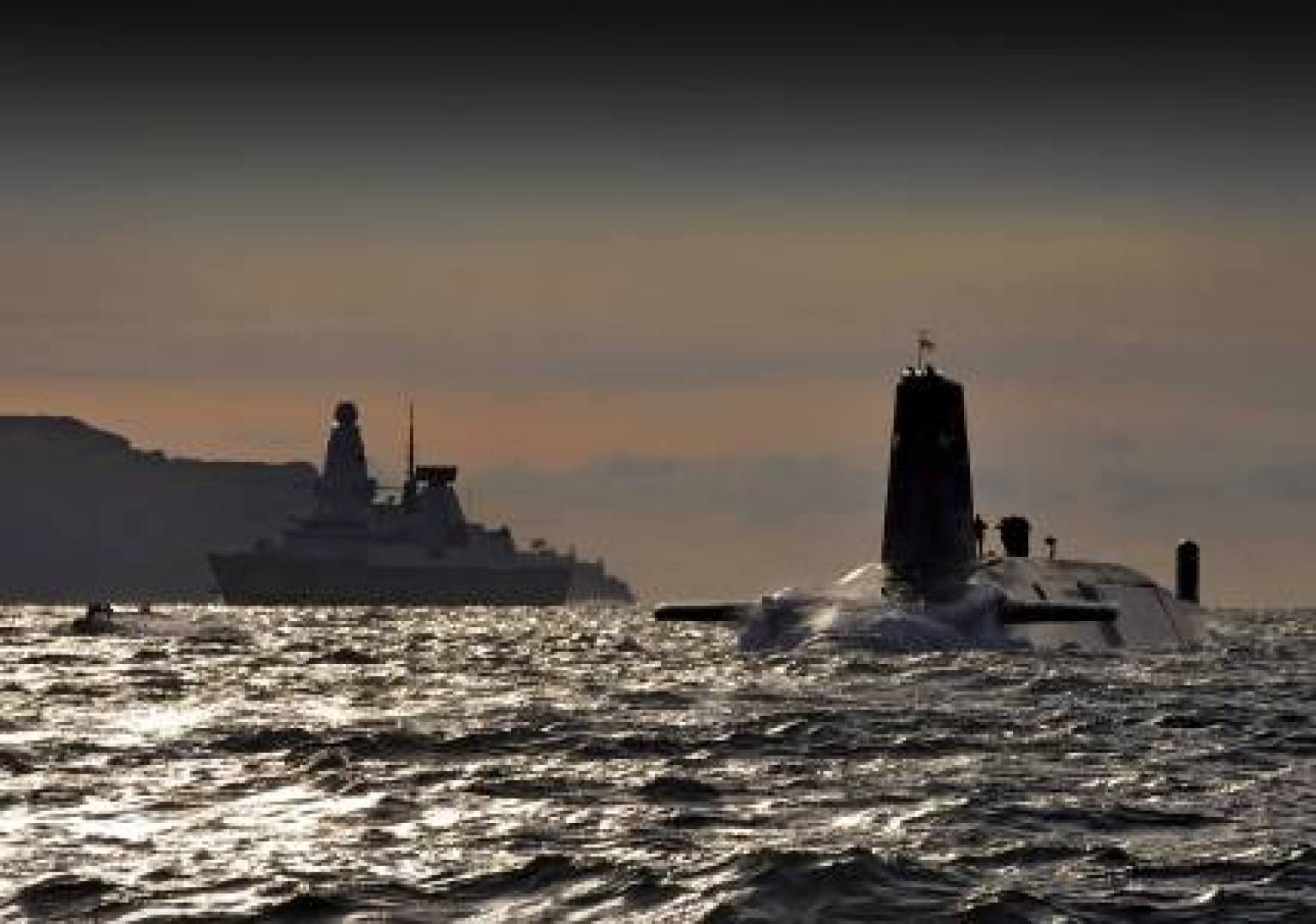 بريطانيا تعيد غواصة نووية استراتيجية لبحريتها بعد الصيانة والتعديل