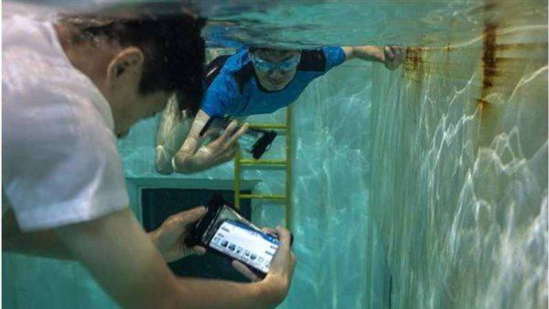 تطوير تطبيق يستخدم للمراسلة تحت الماء للهواتف والساعات الذكية